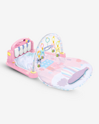 ثلاثة في واحد: بساط، قوس ألعاب قابل للفصل، وبيانو يعمل بالرّكل أو اللمس، مساحة أكبر